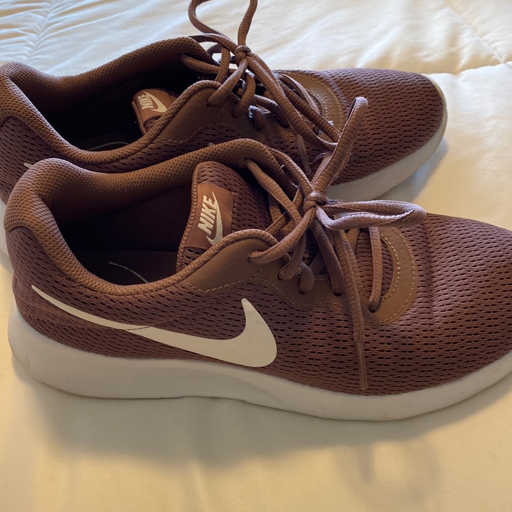 COPY - Women Nike tennis shoes